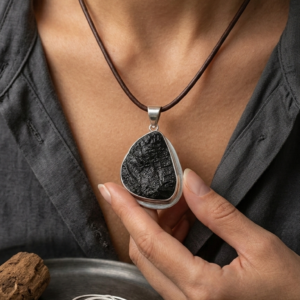 Pakabukas JUODAS TURMALINAS