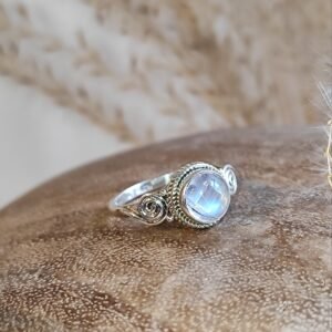 Sidabrinis žiedas su Mėnulio Akmeniu