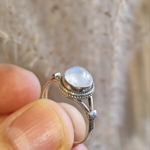 Sidabrinis žiedas su Mėnulio Akmeniu